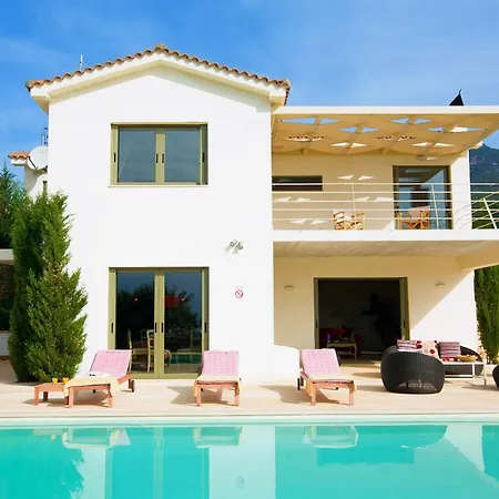 Corali Ideales Willa Mousata